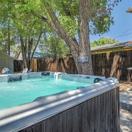 The Vibrant Victorian Hot Tub & Fire Pit In Occ Villa Colorado Springs Exterior photo