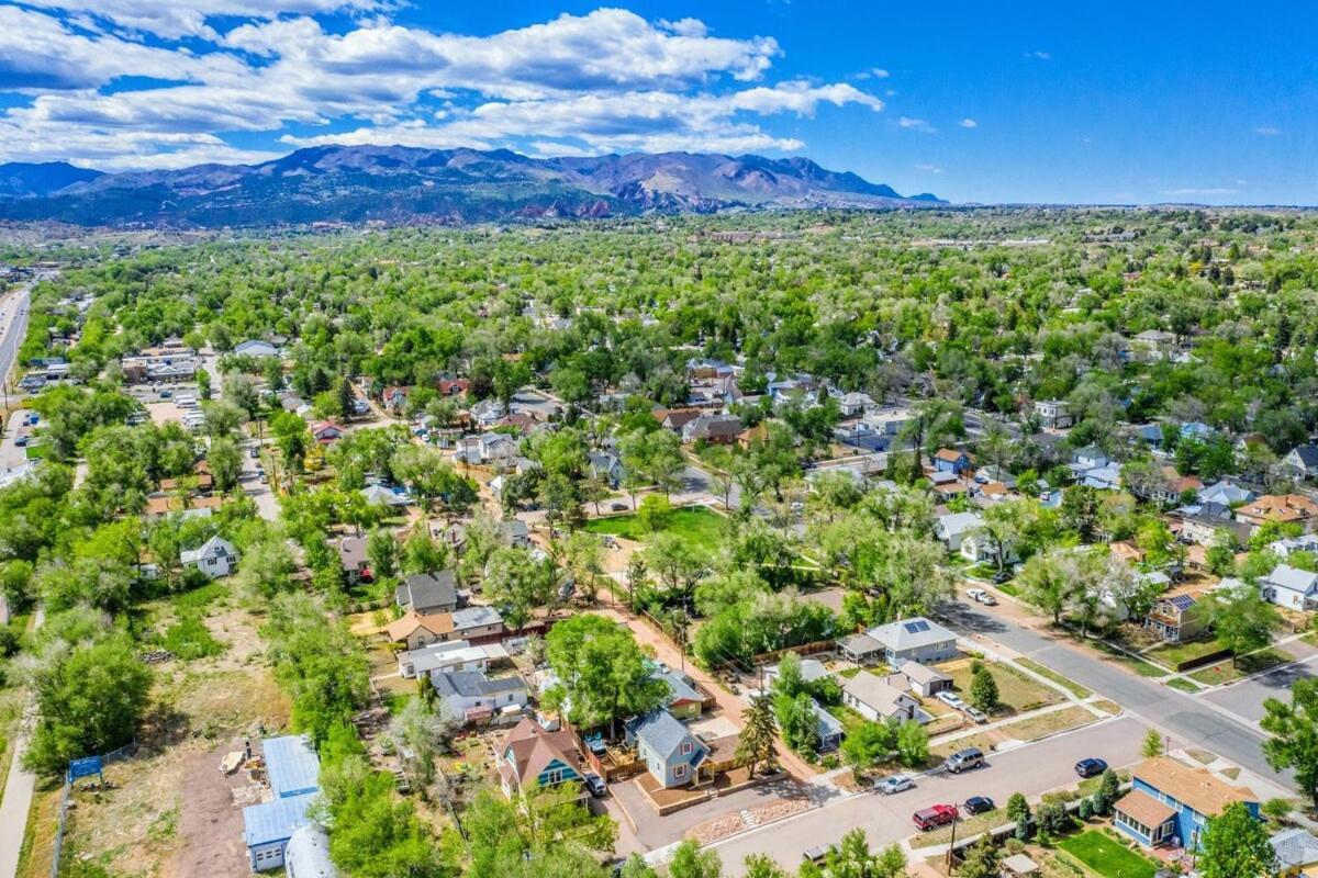 The Vibrant Victorian Hot Tub & Fire Pit In Occ Villa Colorado Springs Exterior photo